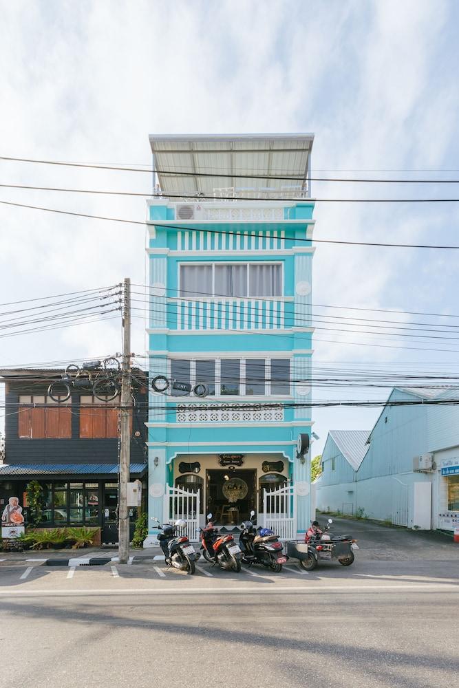 Baan Sutra Guesthouse Phuket Ngoại thất bức ảnh